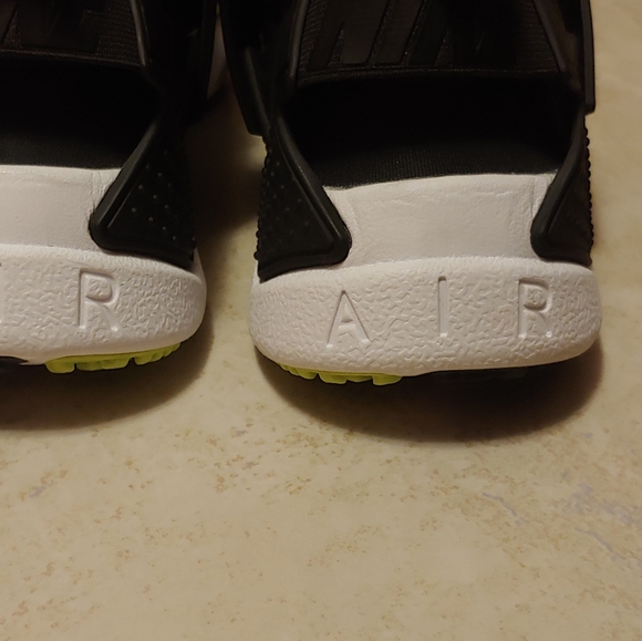 Nike Air Huarache Drift ‘Black/Volt’ Men's Size 8 Women's 10 - Picture 4 of 9